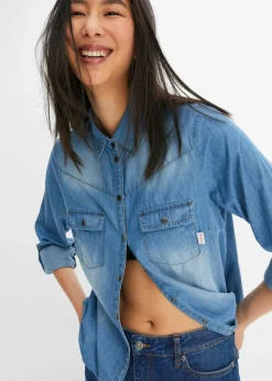 Blusa vaquera con cierres a presión