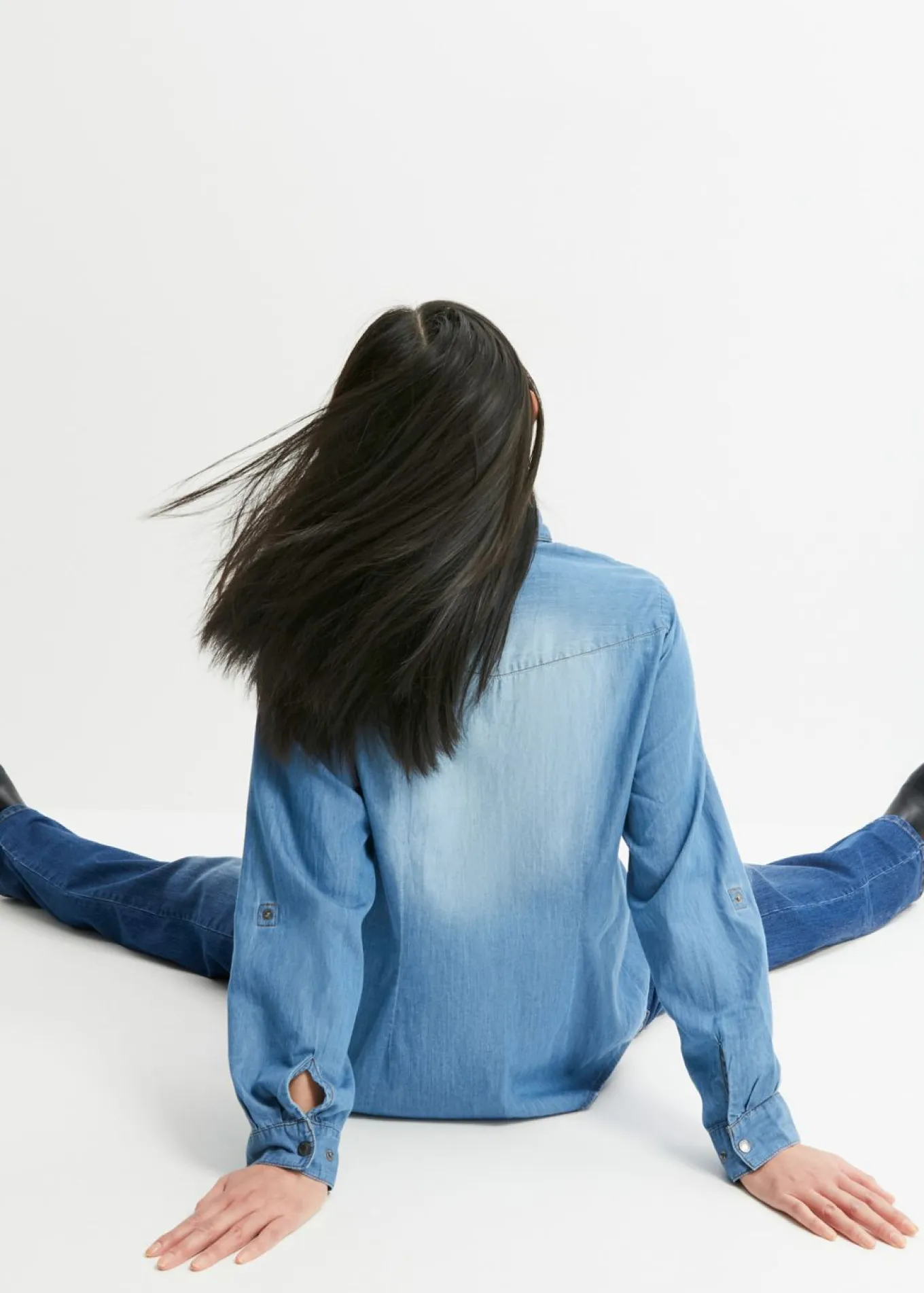 Blusa vaquera con cierres a presión
