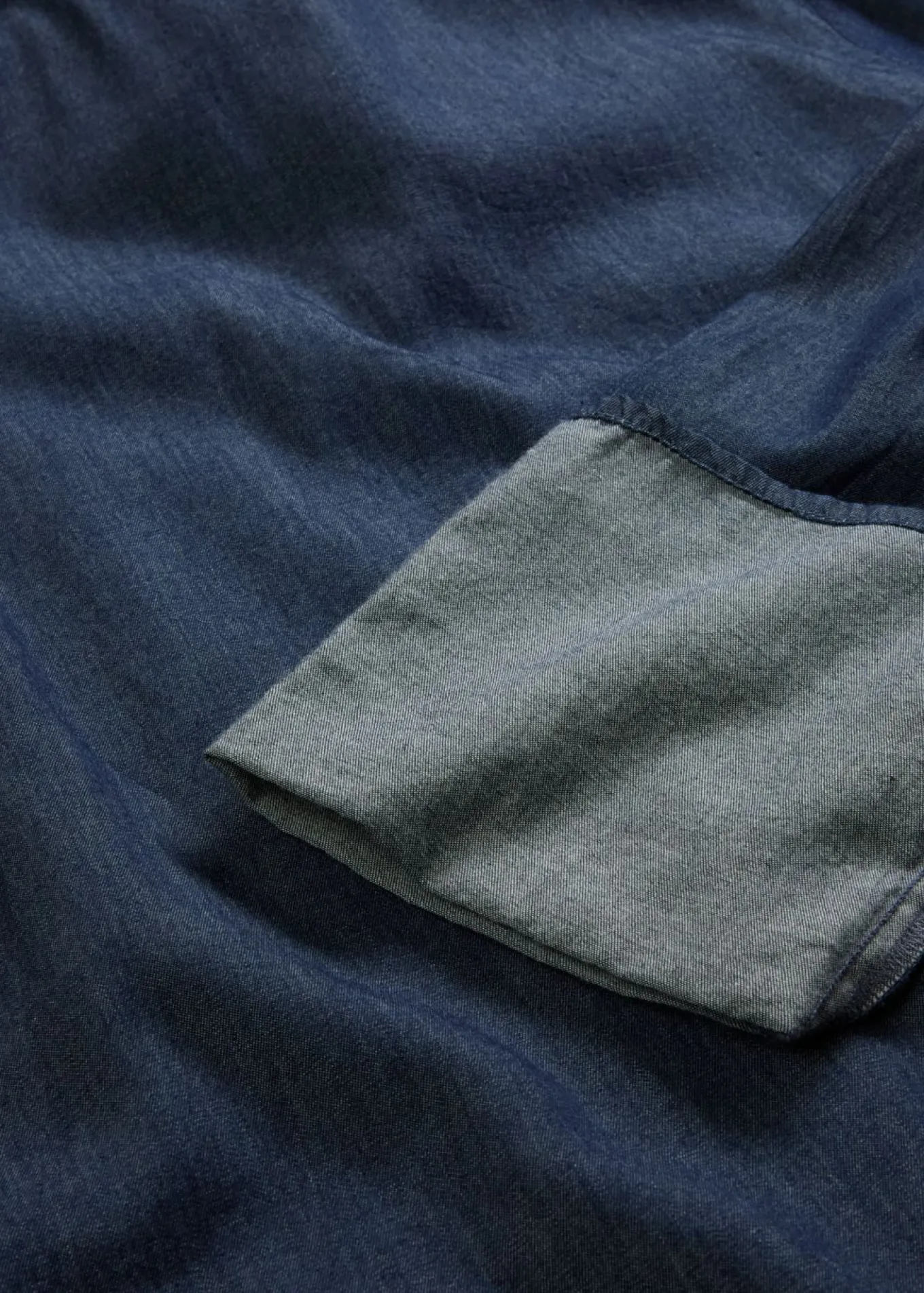 Blusa vaquera con mangas anchas