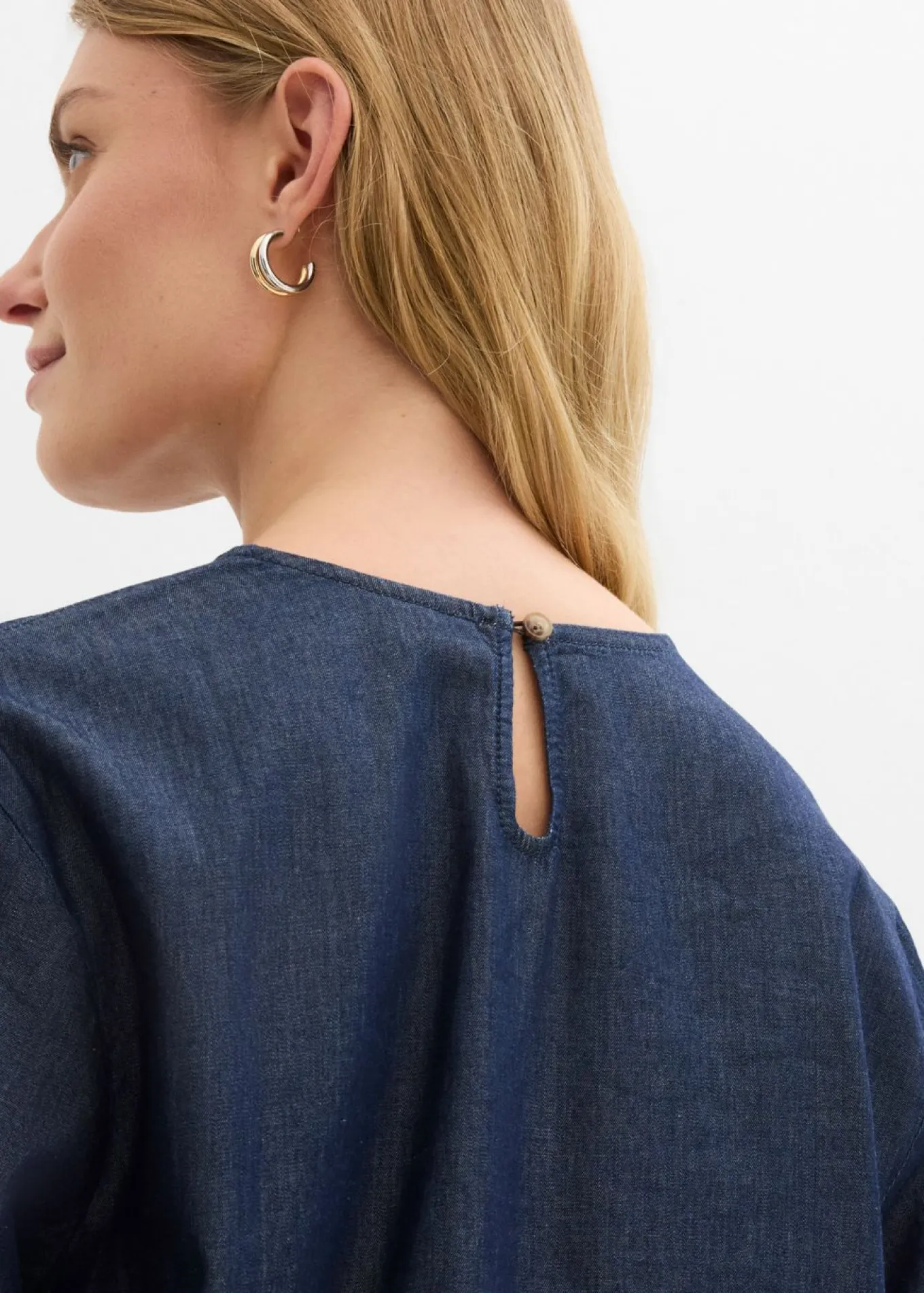 Blusa vaquera con mangas anchas