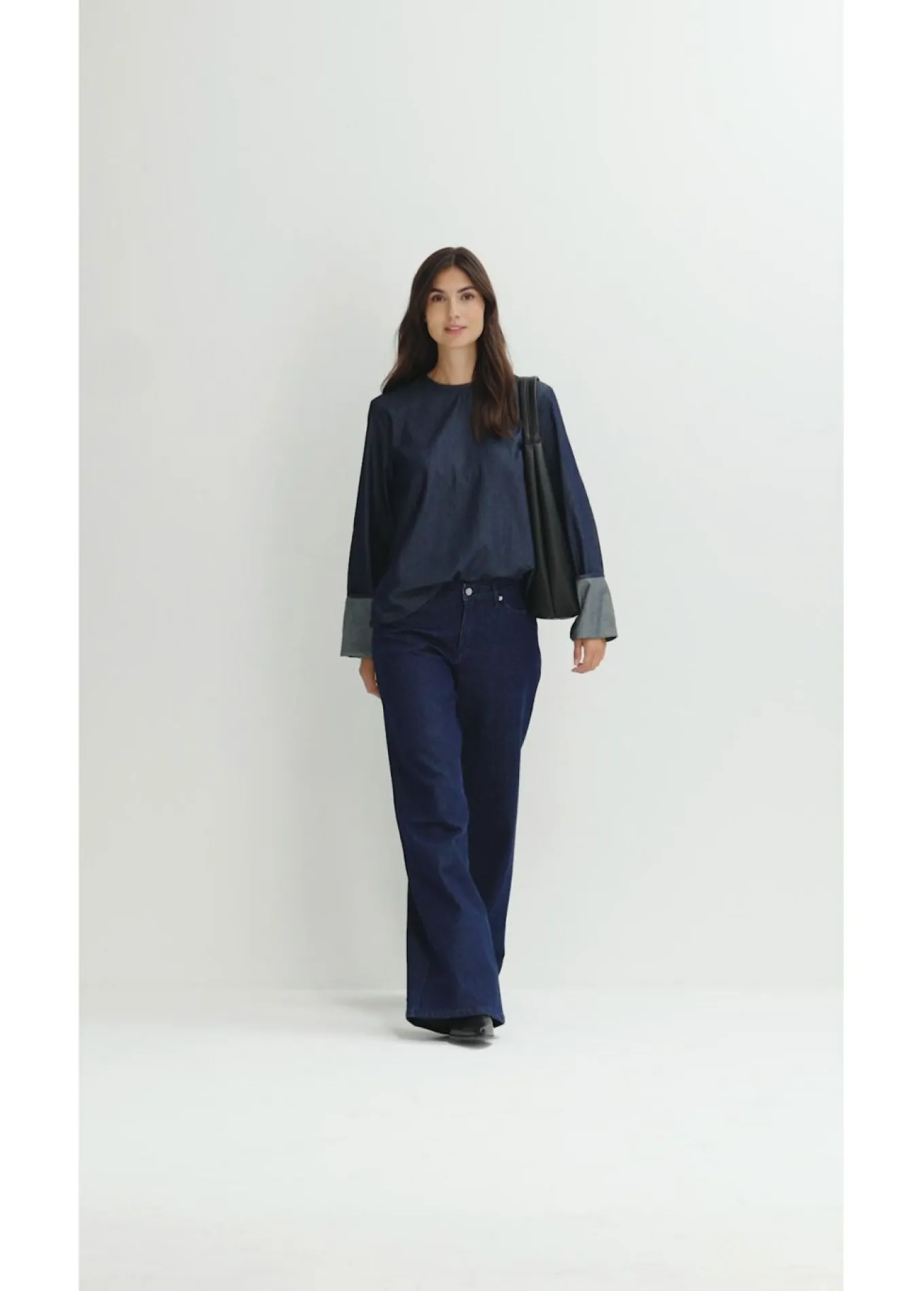 Blusa vaquera con mangas anchas