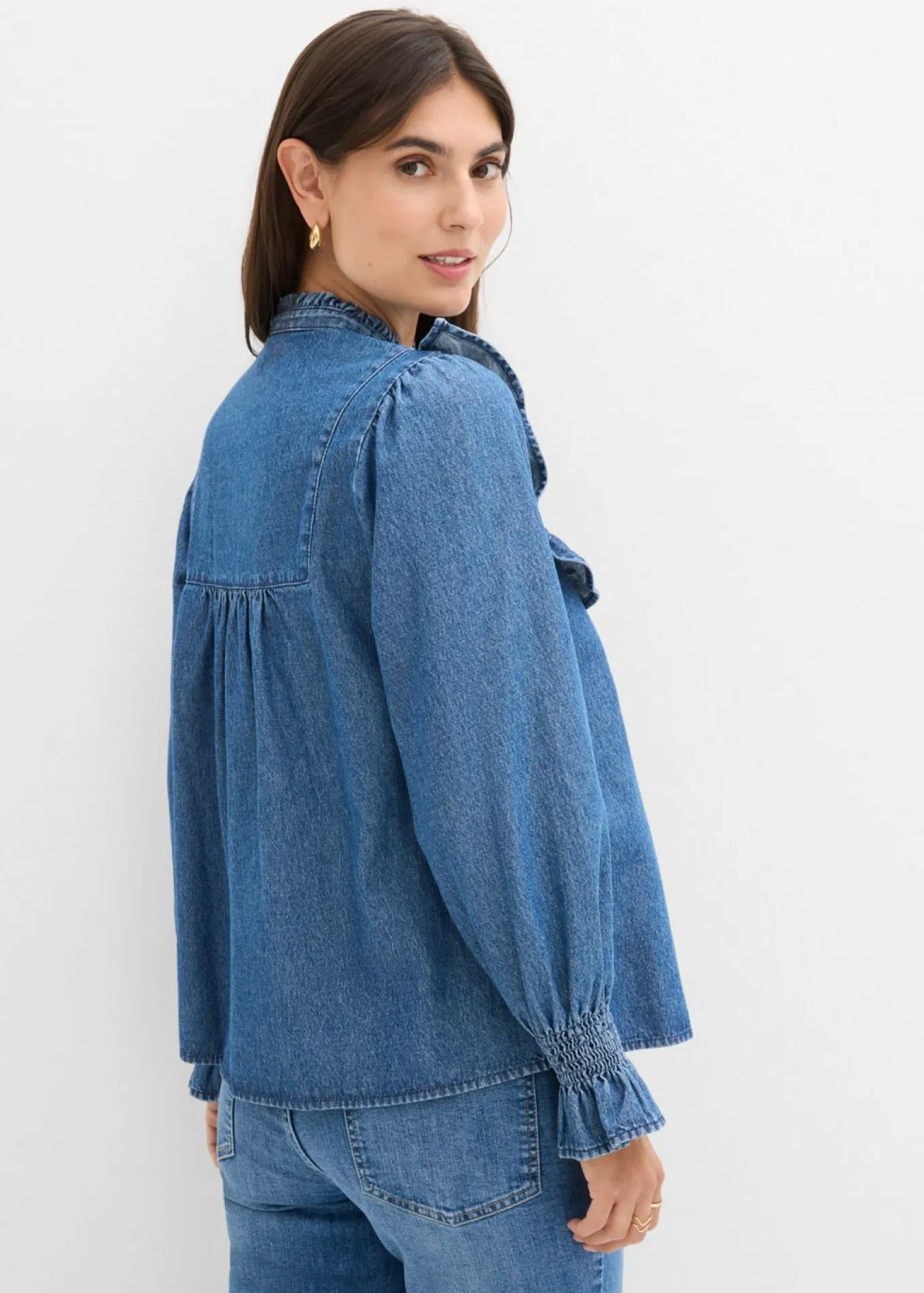 Blusa vaquera con volantes