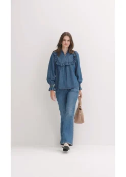 Blusa vaquera con volantes