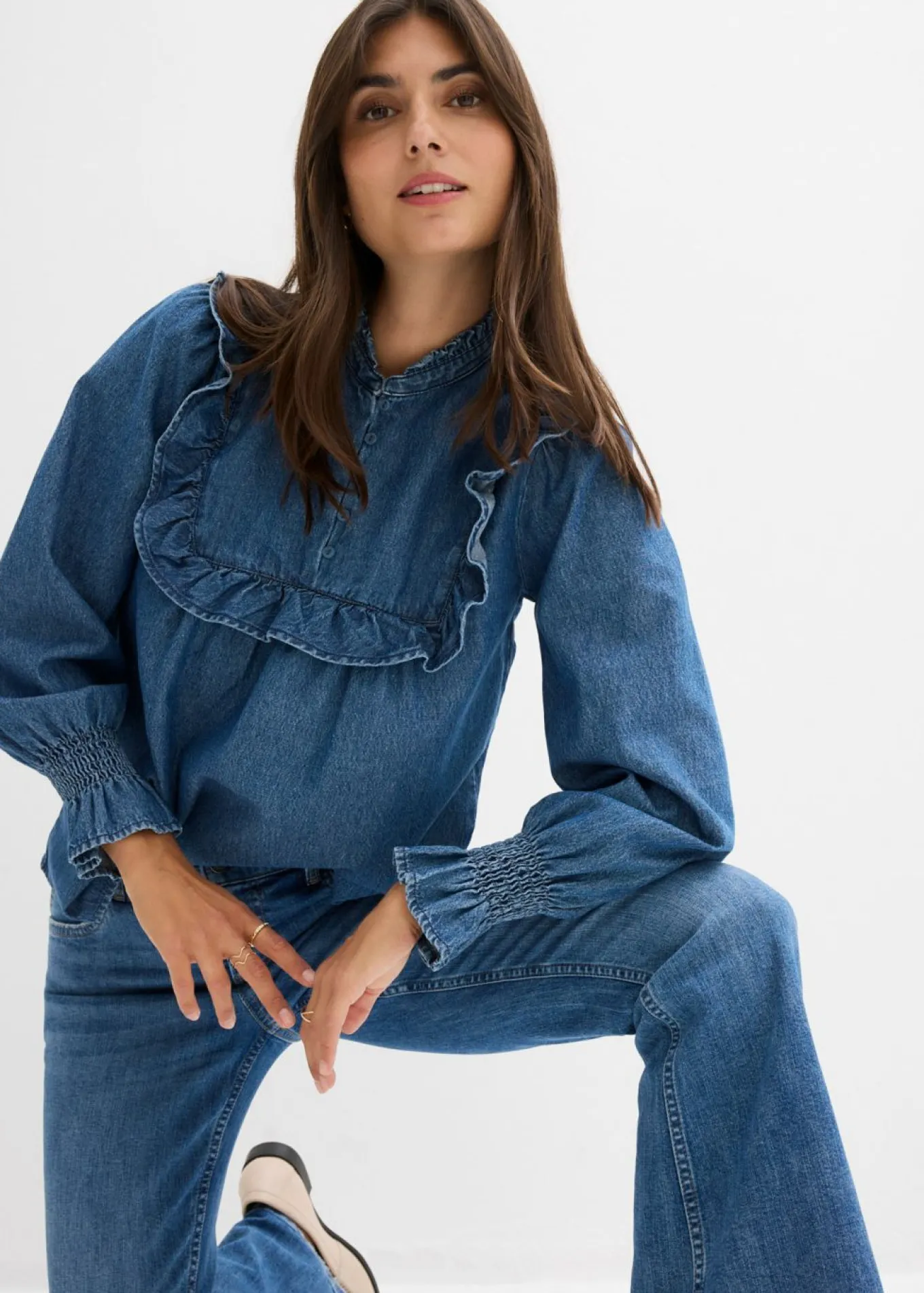 Blusa vaquera con volantes