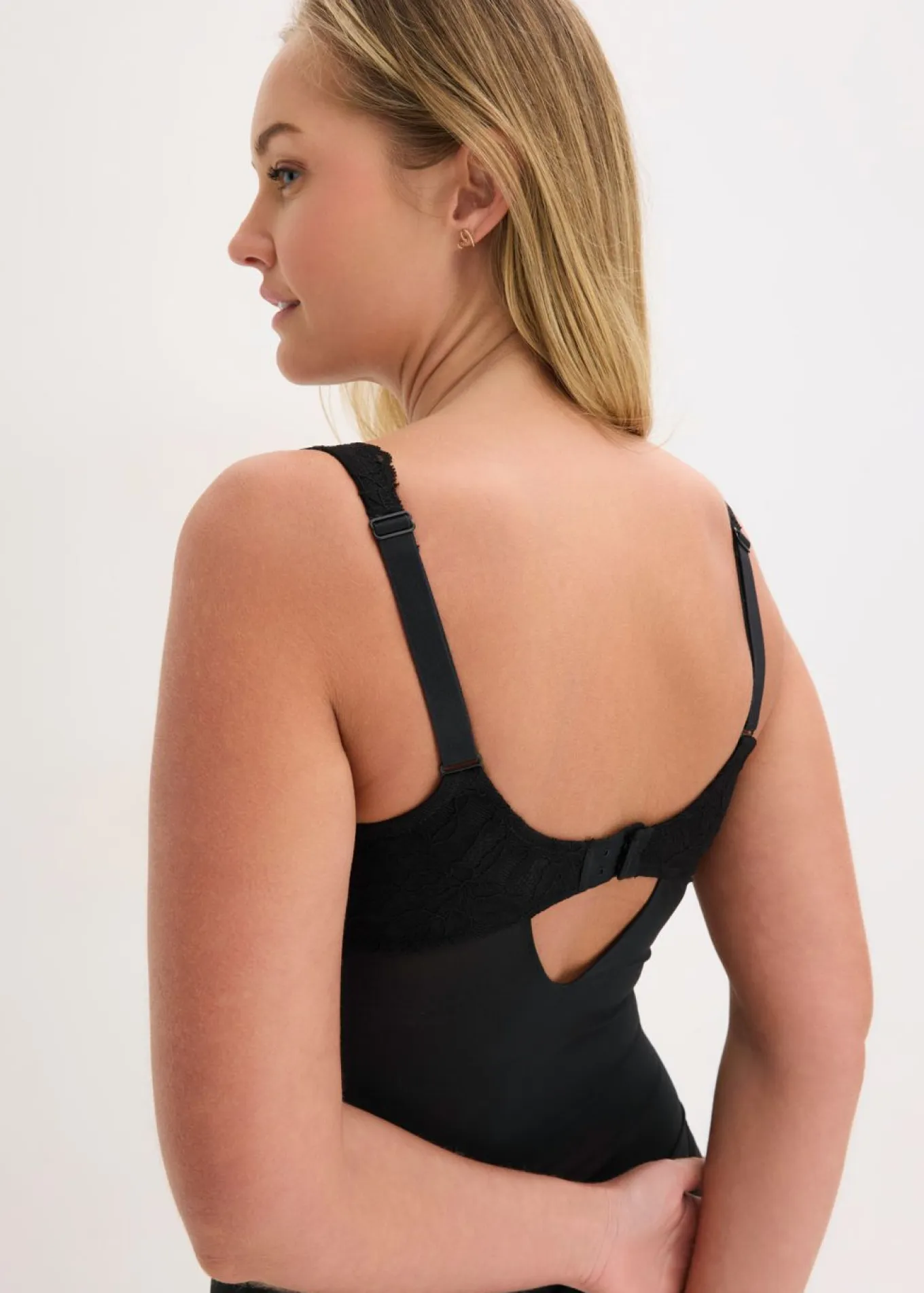 Body con ligero efecto moldeador y encaje