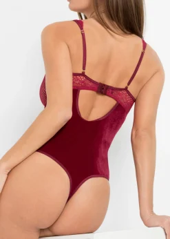 Body de terciopelo con abertura