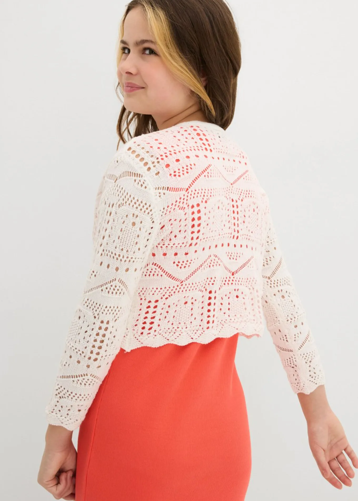Bolero con bordado y mangas 3/4