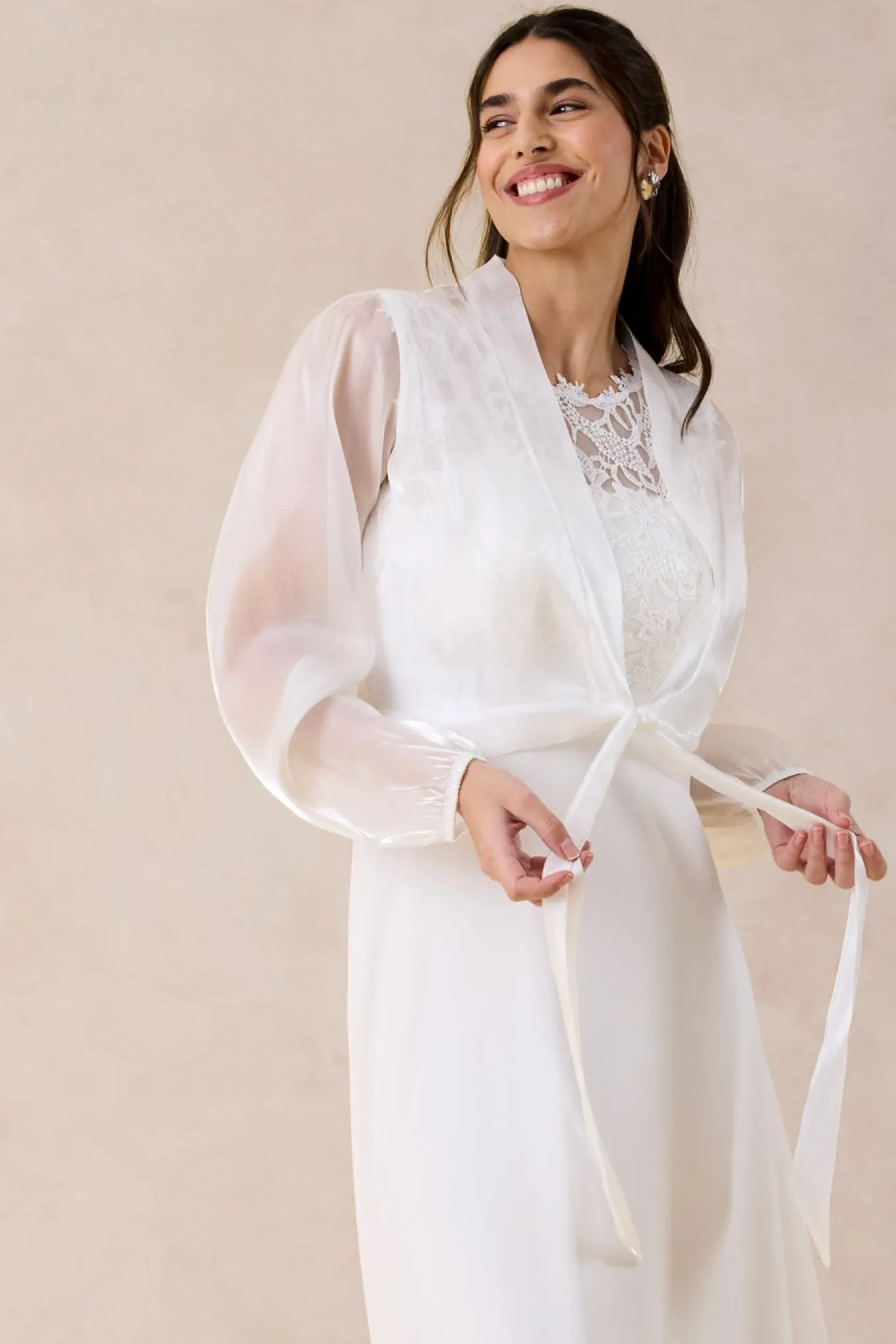 Bolero de tul fino con detalle de lazo