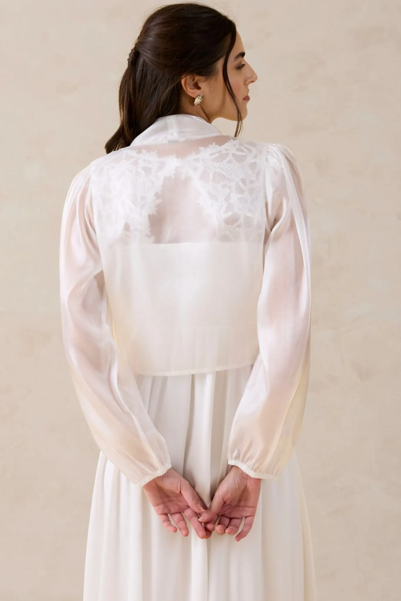 Bolero de tul fino con detalle de lazo
