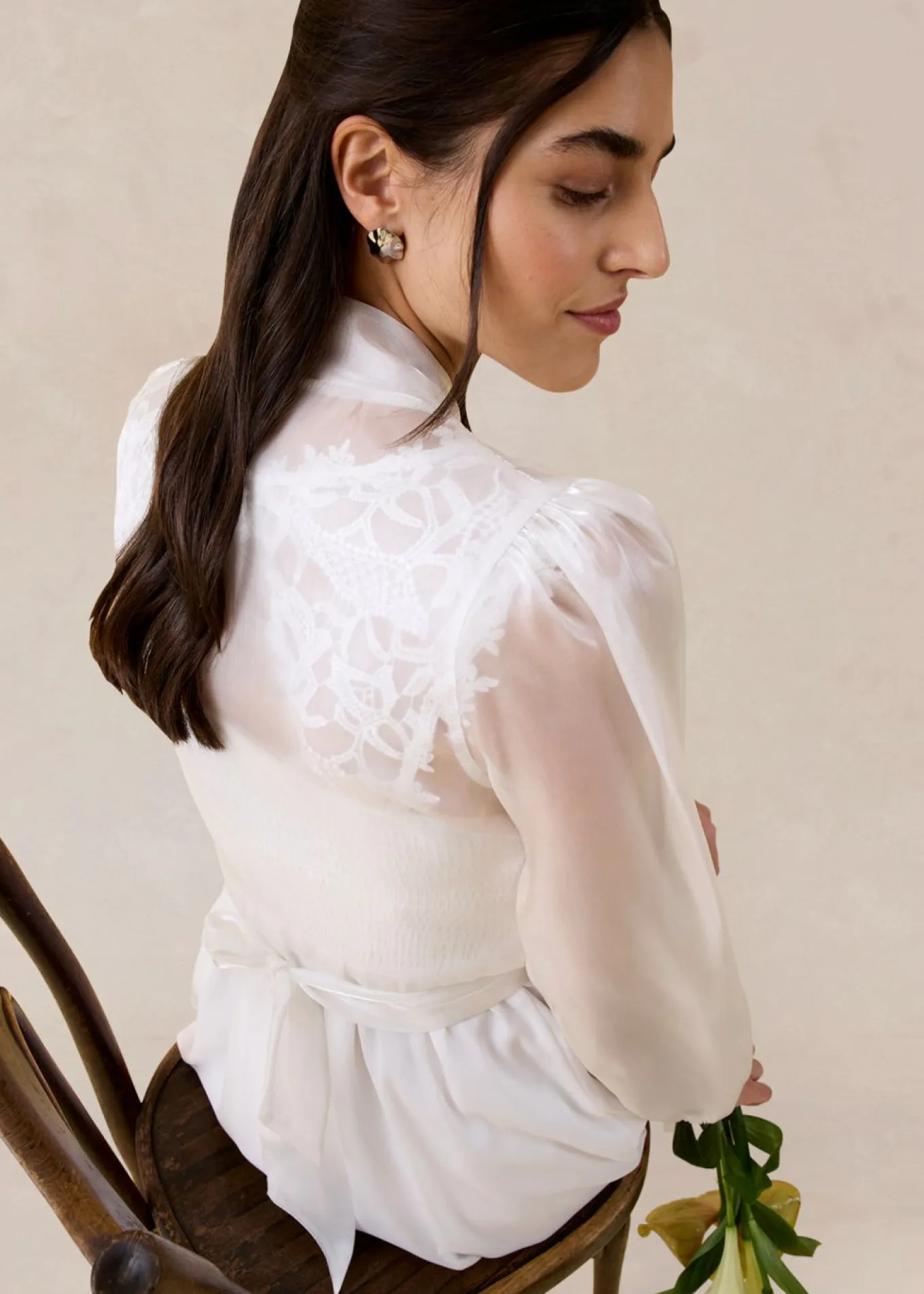 Bolero de tul fino con detalle de lazo