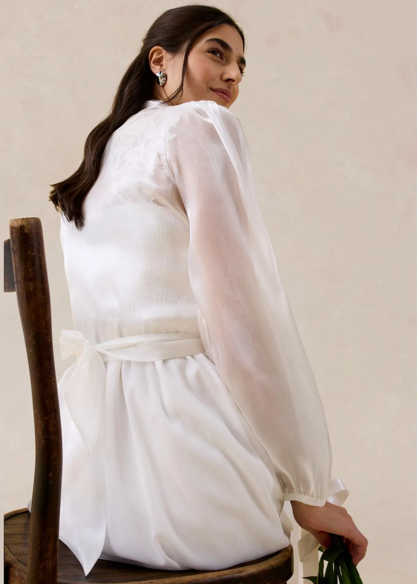 Bolero de tul fino con detalle de lazo