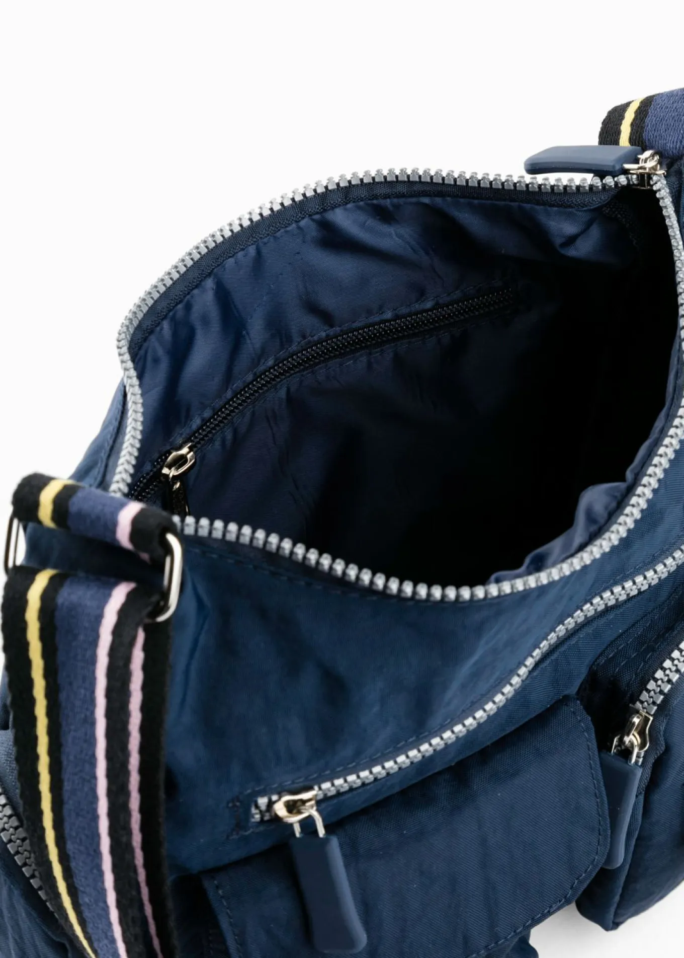 Bolso bandolera con bolsillos exteriores