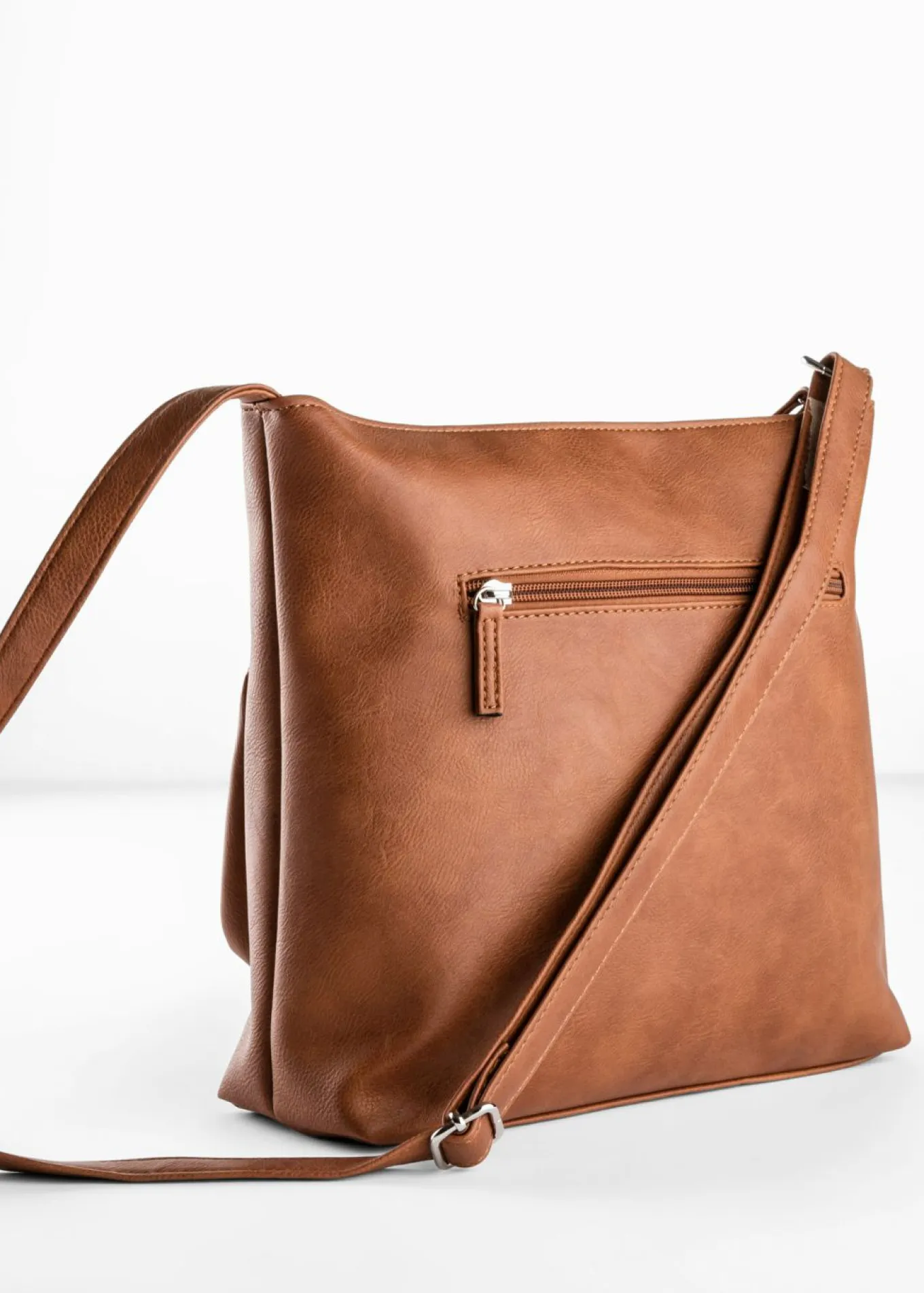 Bolso bandolera con bolsillos exteriores decorativos