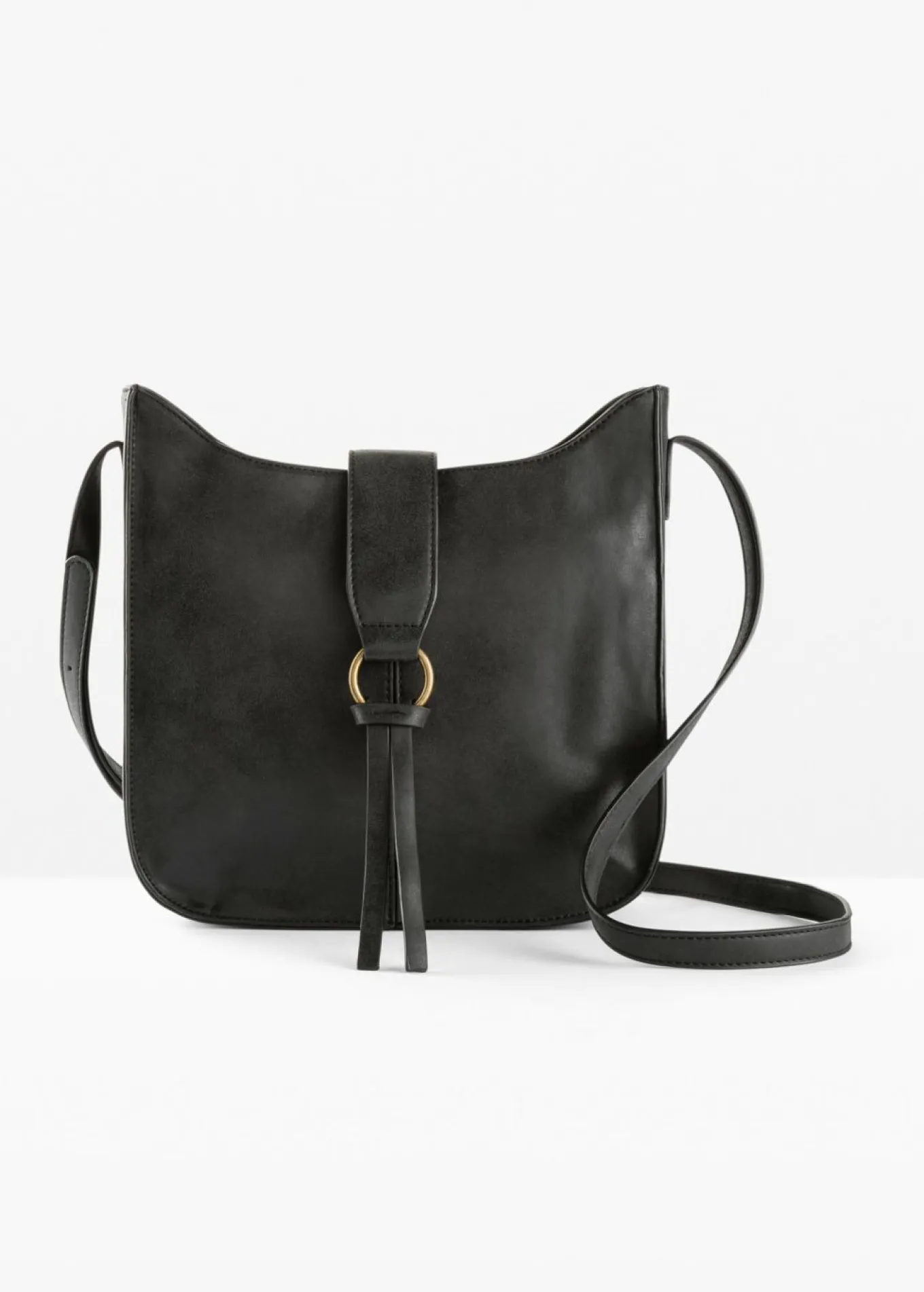 Bolso bandolera con detalle de hebilla decorativa