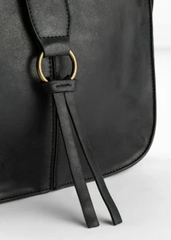Bolso bandolera con detalle de hebilla decorativa