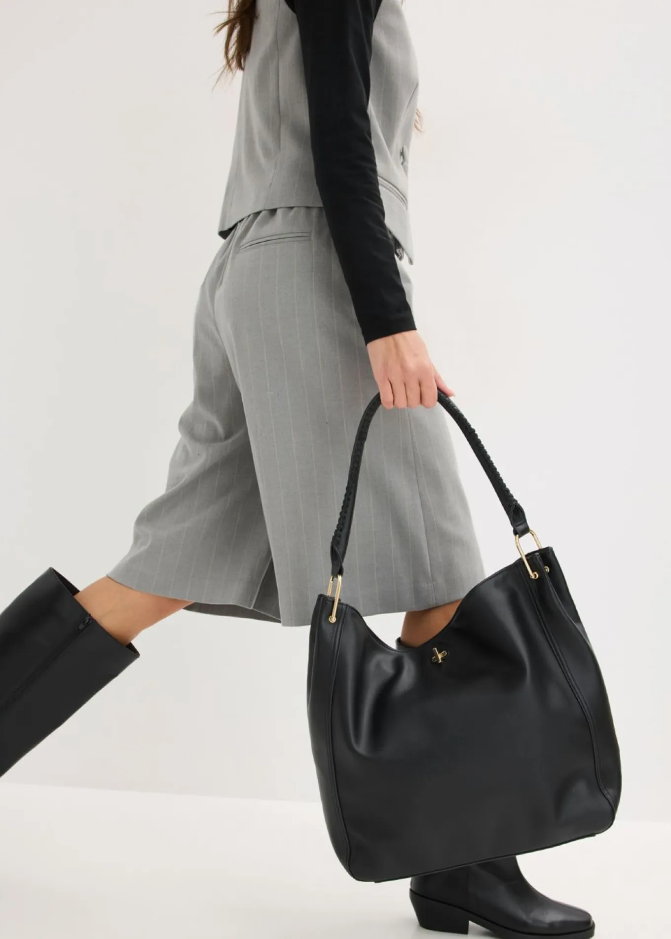 Bolso bandolera con detalle de correa