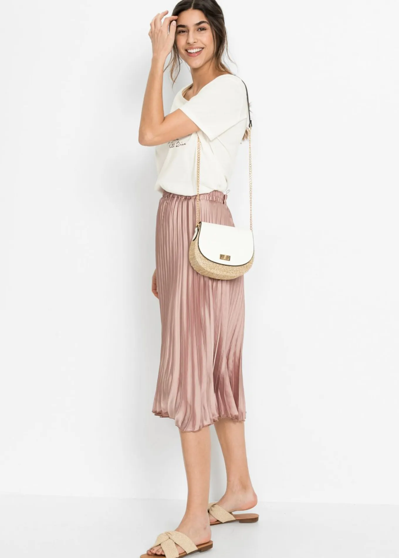 Bolso de estilo bandolera de paja