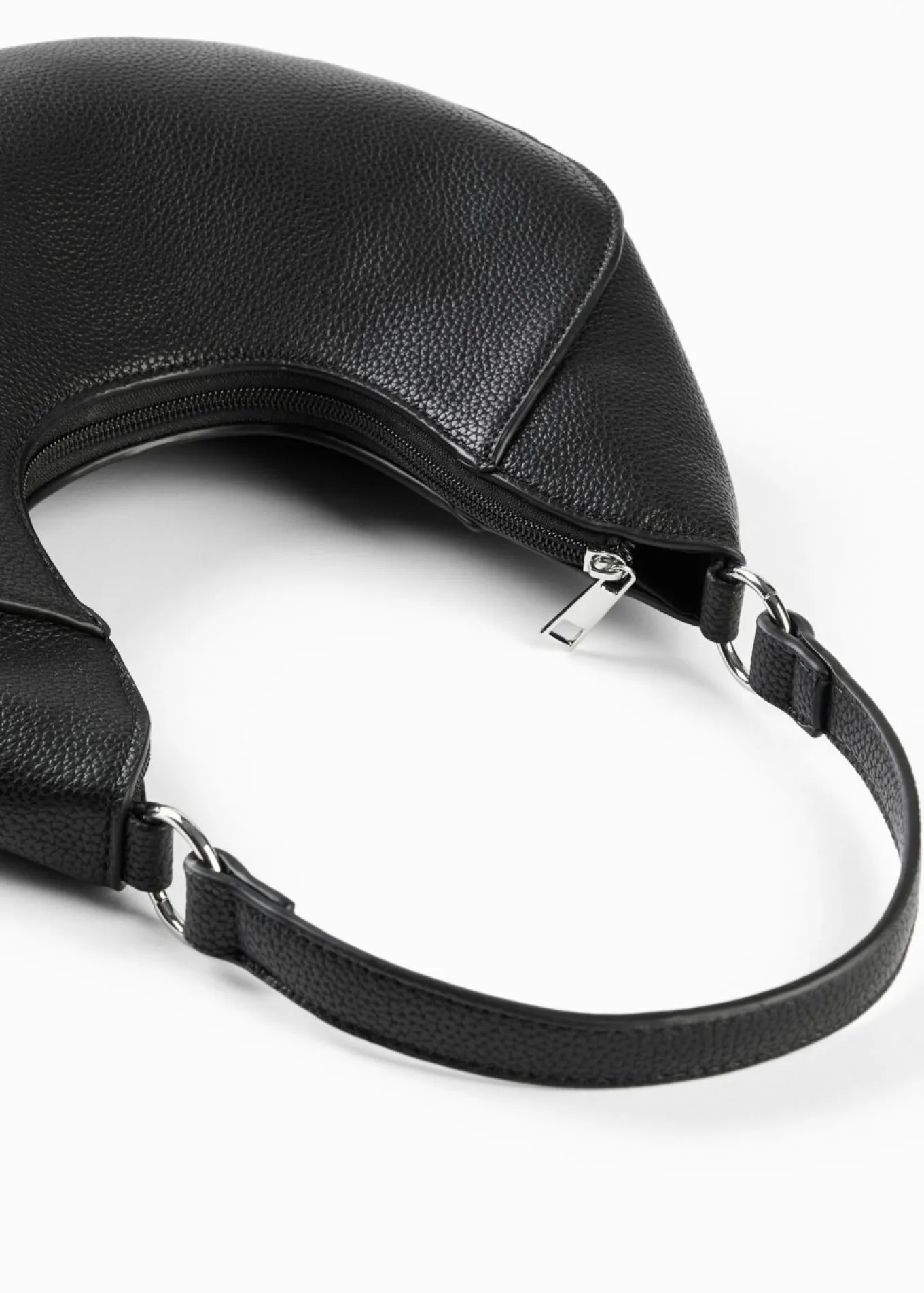 Bolso de mano de forma redondeada