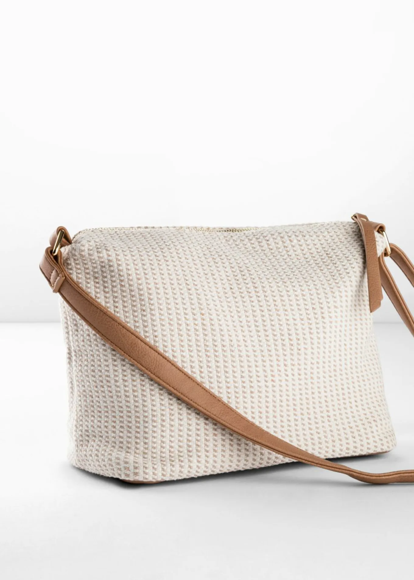 Bolso de tela con detalles