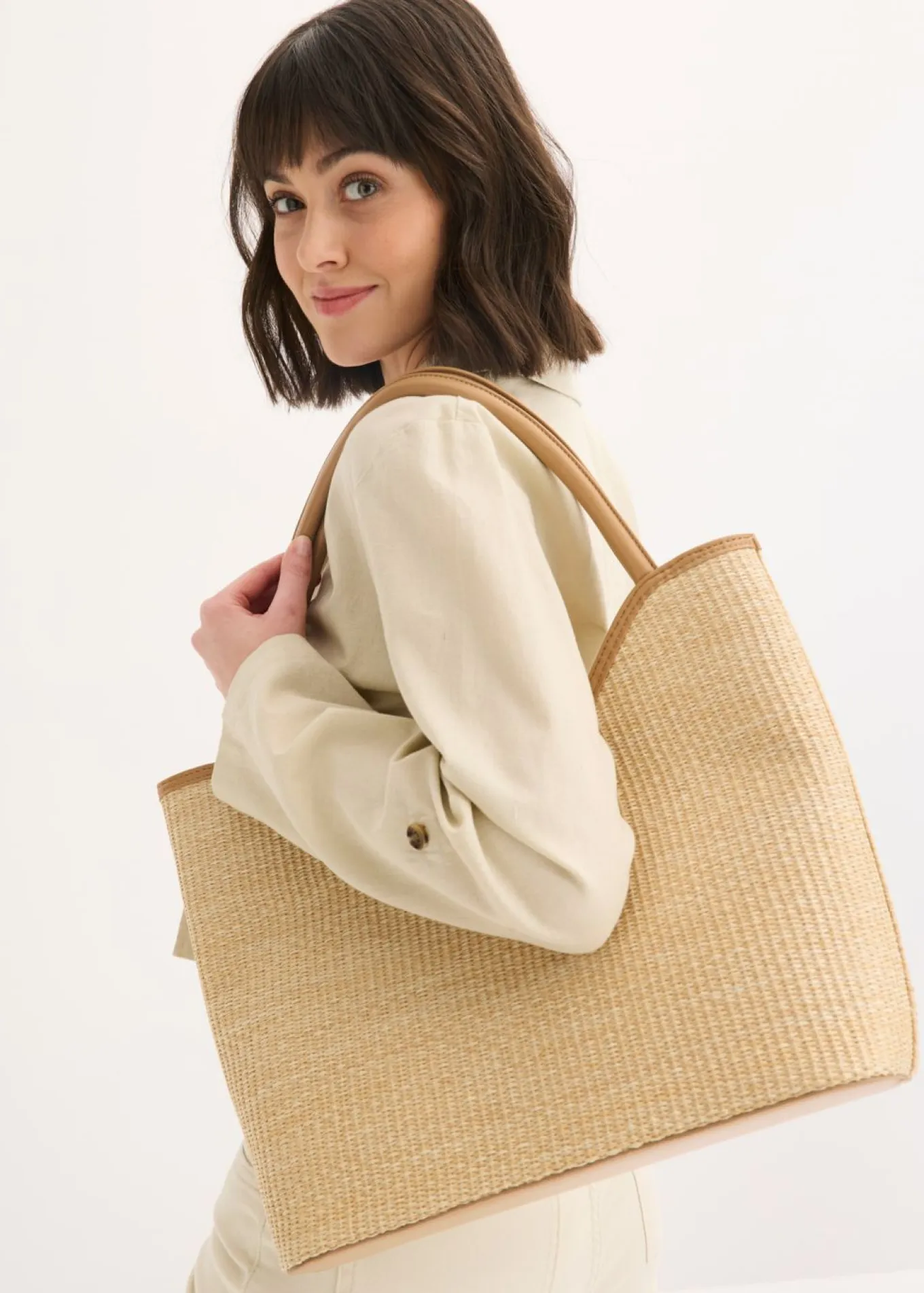 Bolso shopper con aspecto de paja