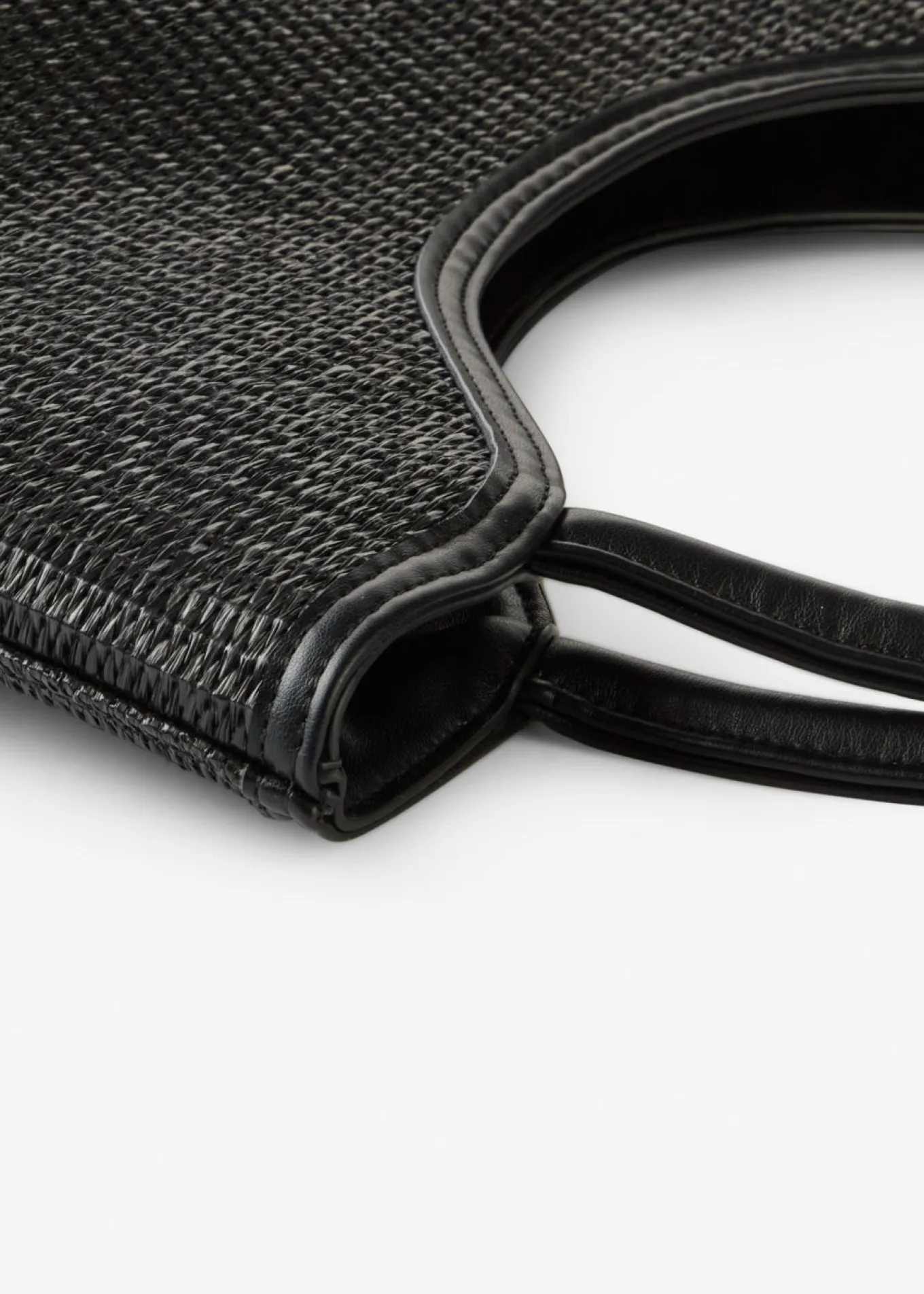 Bolso shopper con aspecto de paja