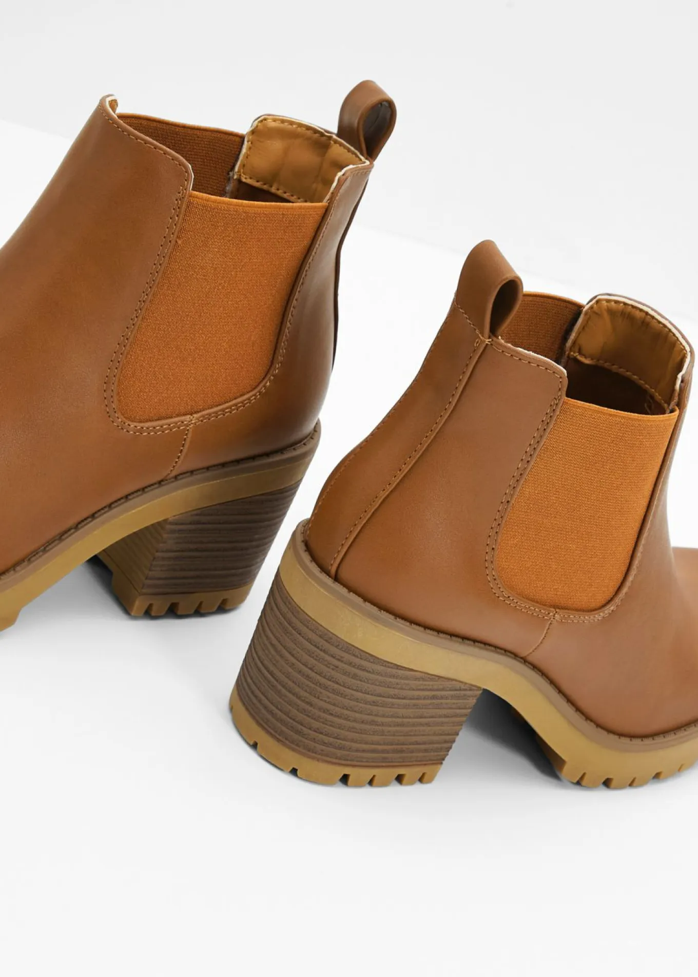 Botas Chelsea con tacón ancho