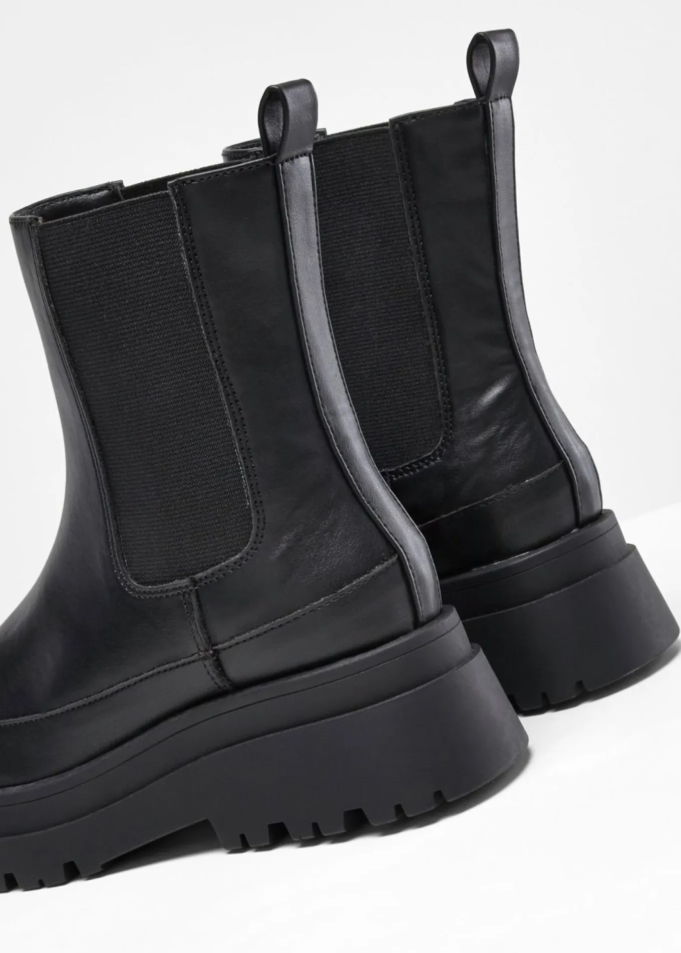 Botas Chelsea en suela perfilada