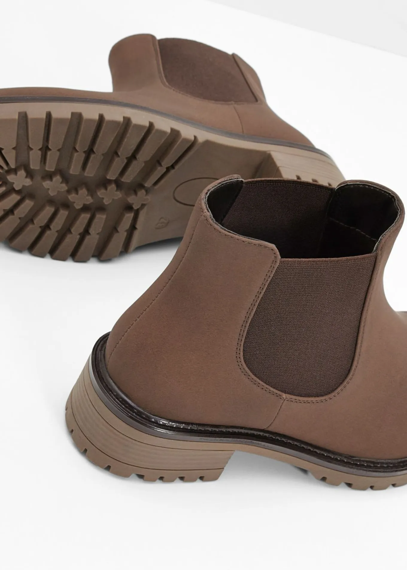 Botas Chelsea en suela perfilada