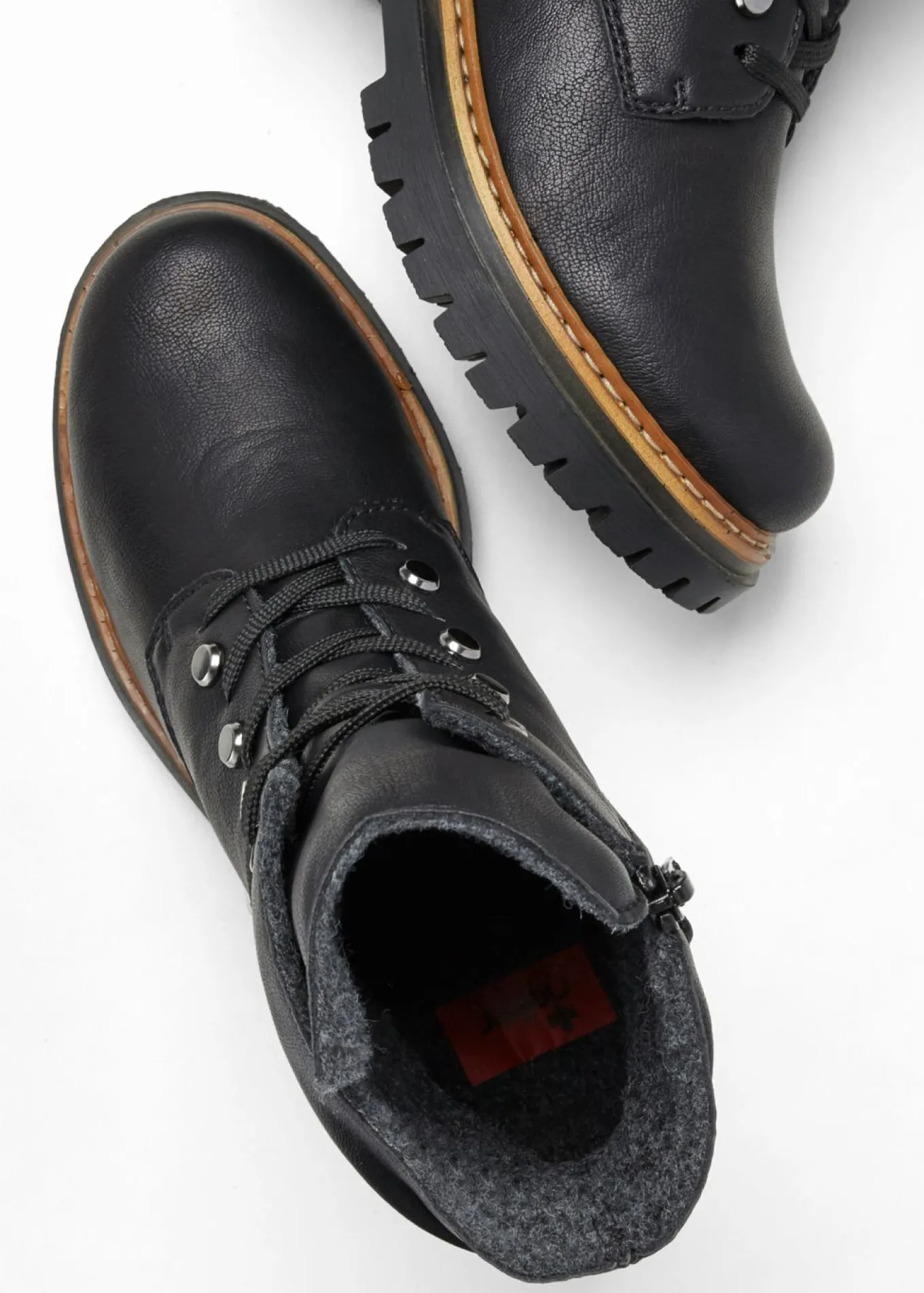 Botas cómodas, con cordones y forradas, de Rieker