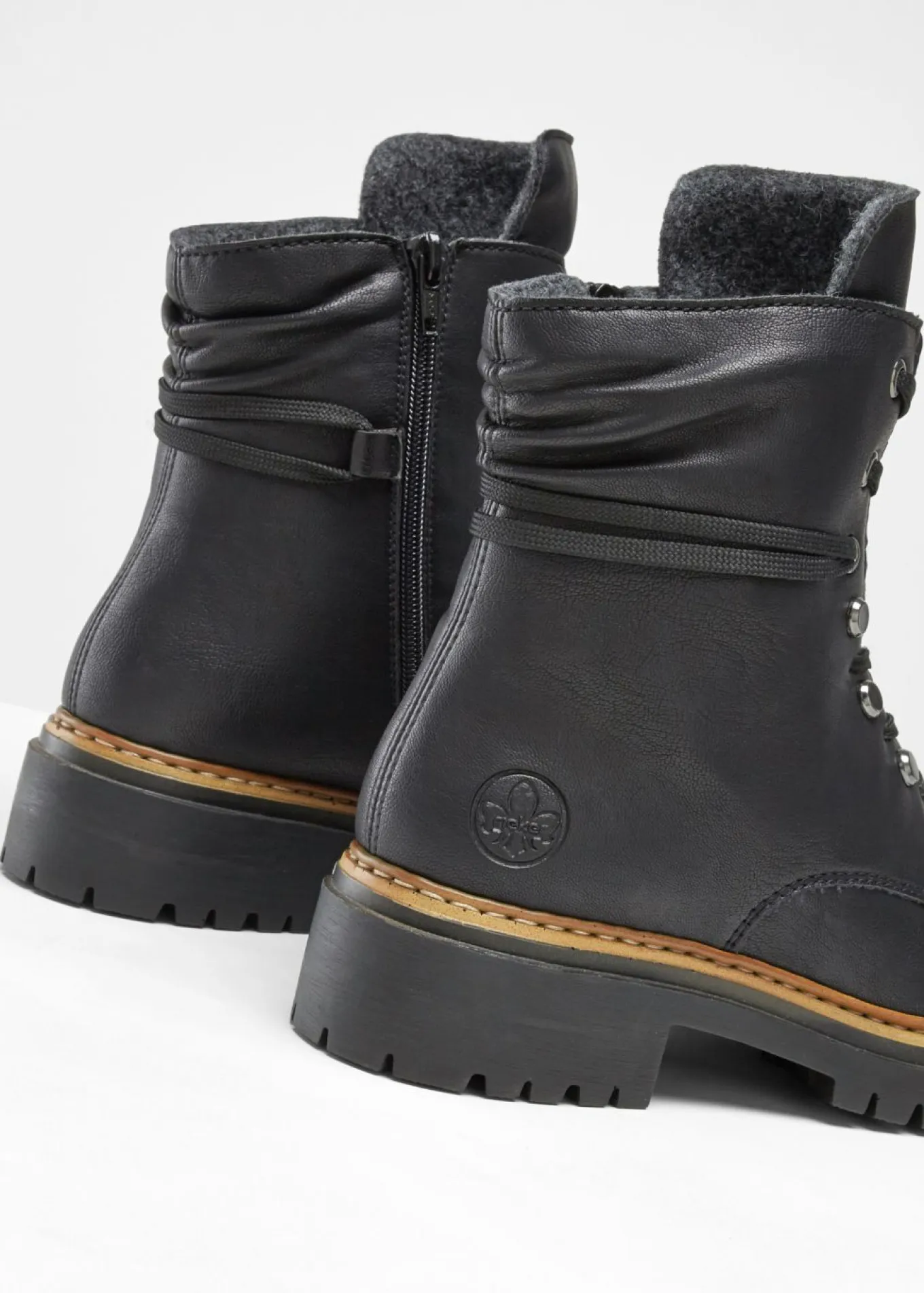 Botas cómodas, con cordones y forradas, de Rieker
