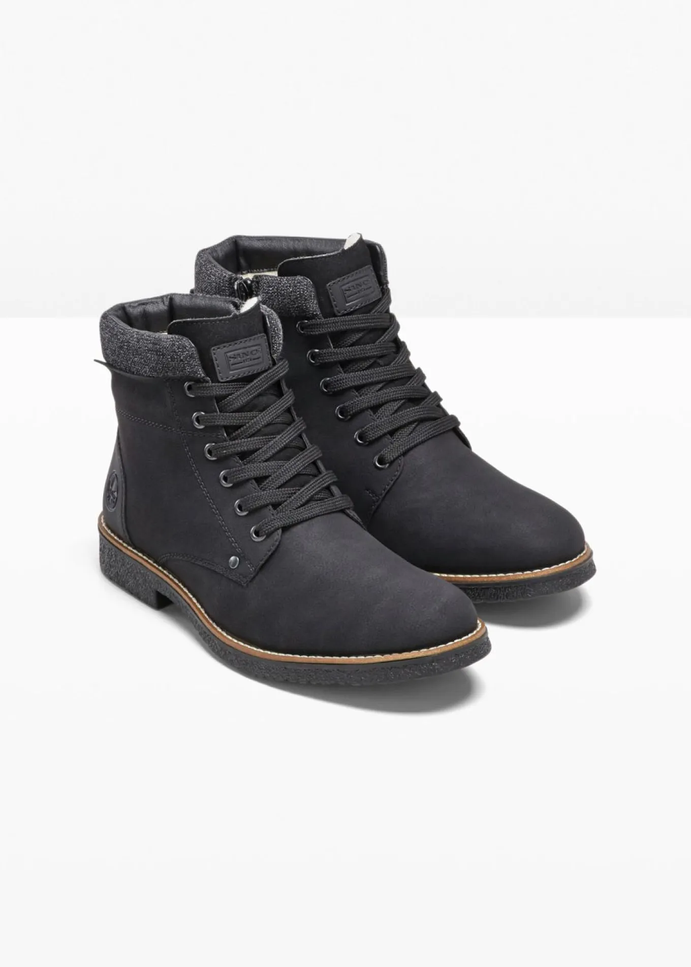 Botas con cordones