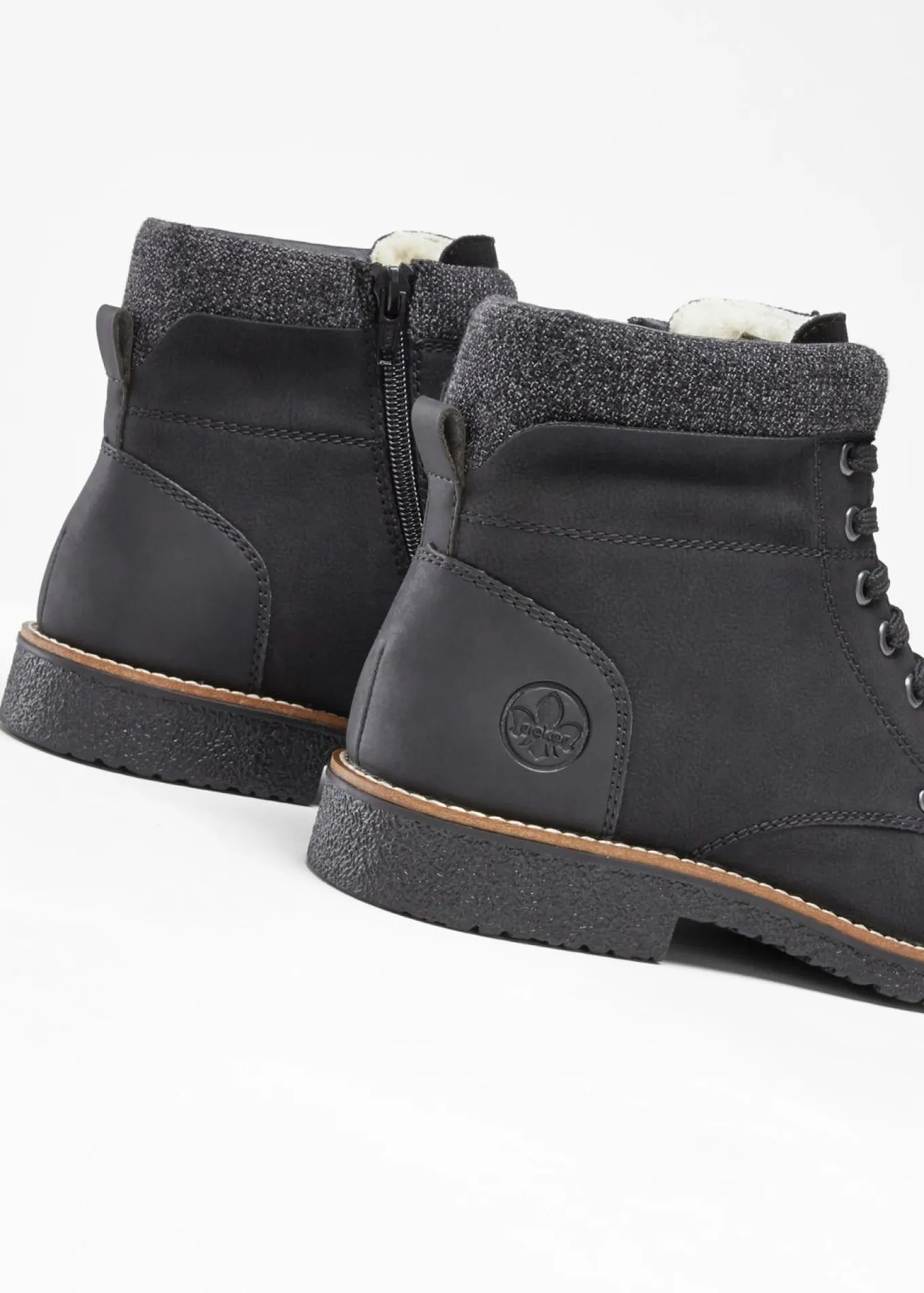 Botas con cordones