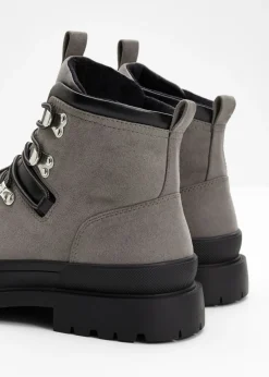 Botas con cordones