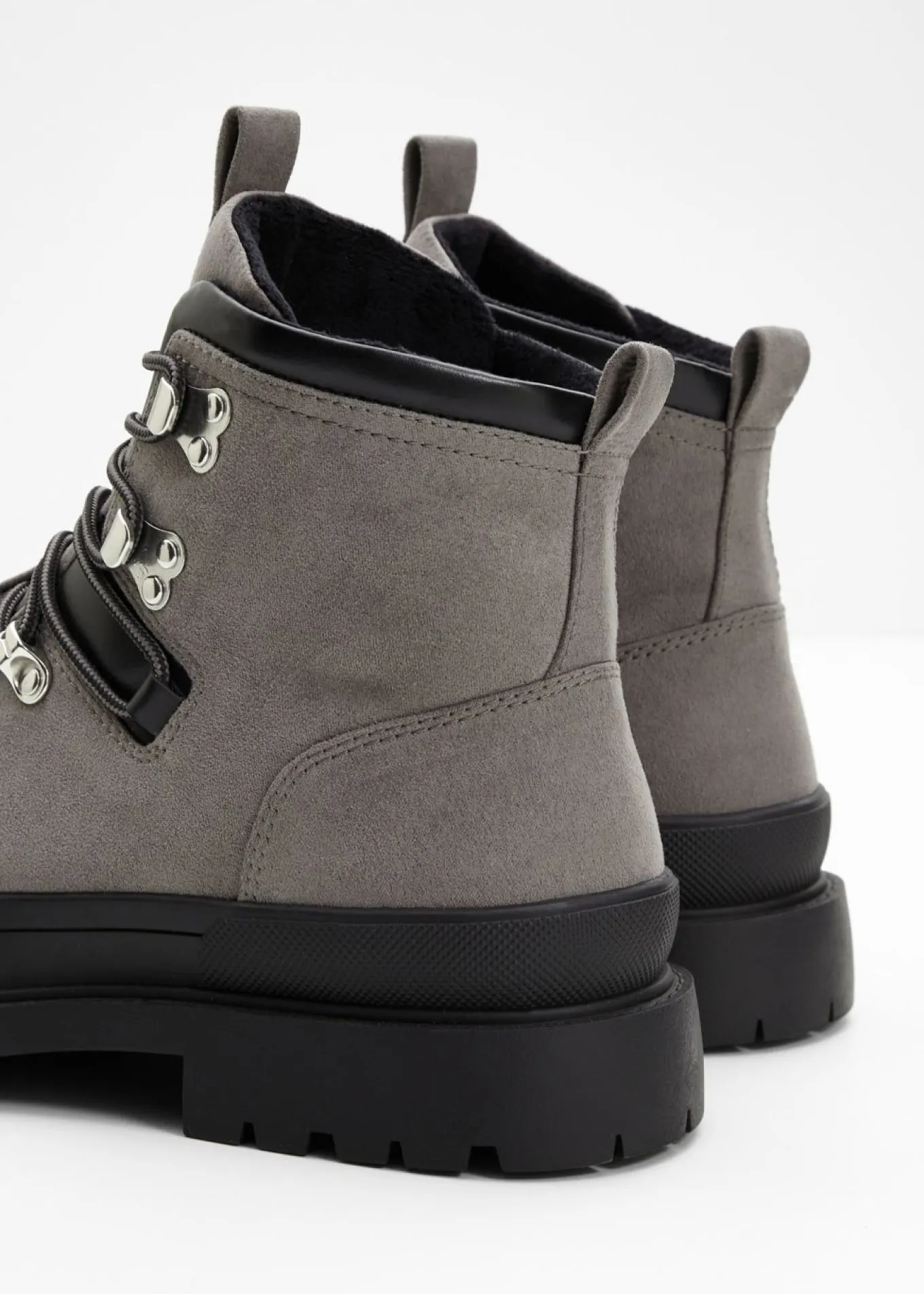Botas con cordones