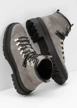 Botas con cordones