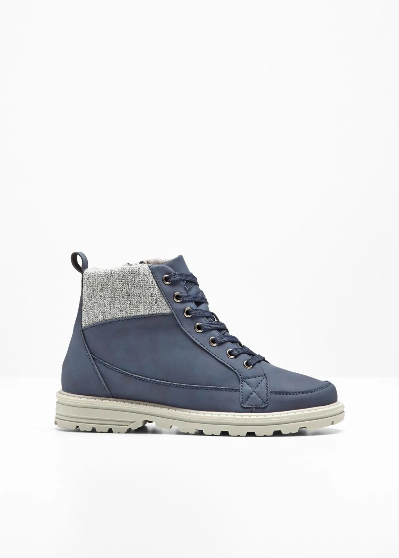 Botas con cordones y suela perfilada