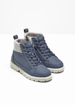 Botas con cordones y suela perfilada