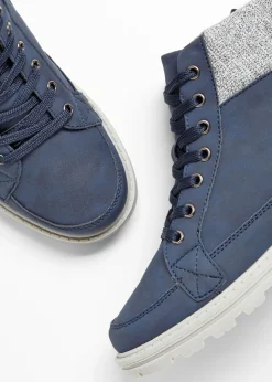 Botas con cordones y suela perfilada