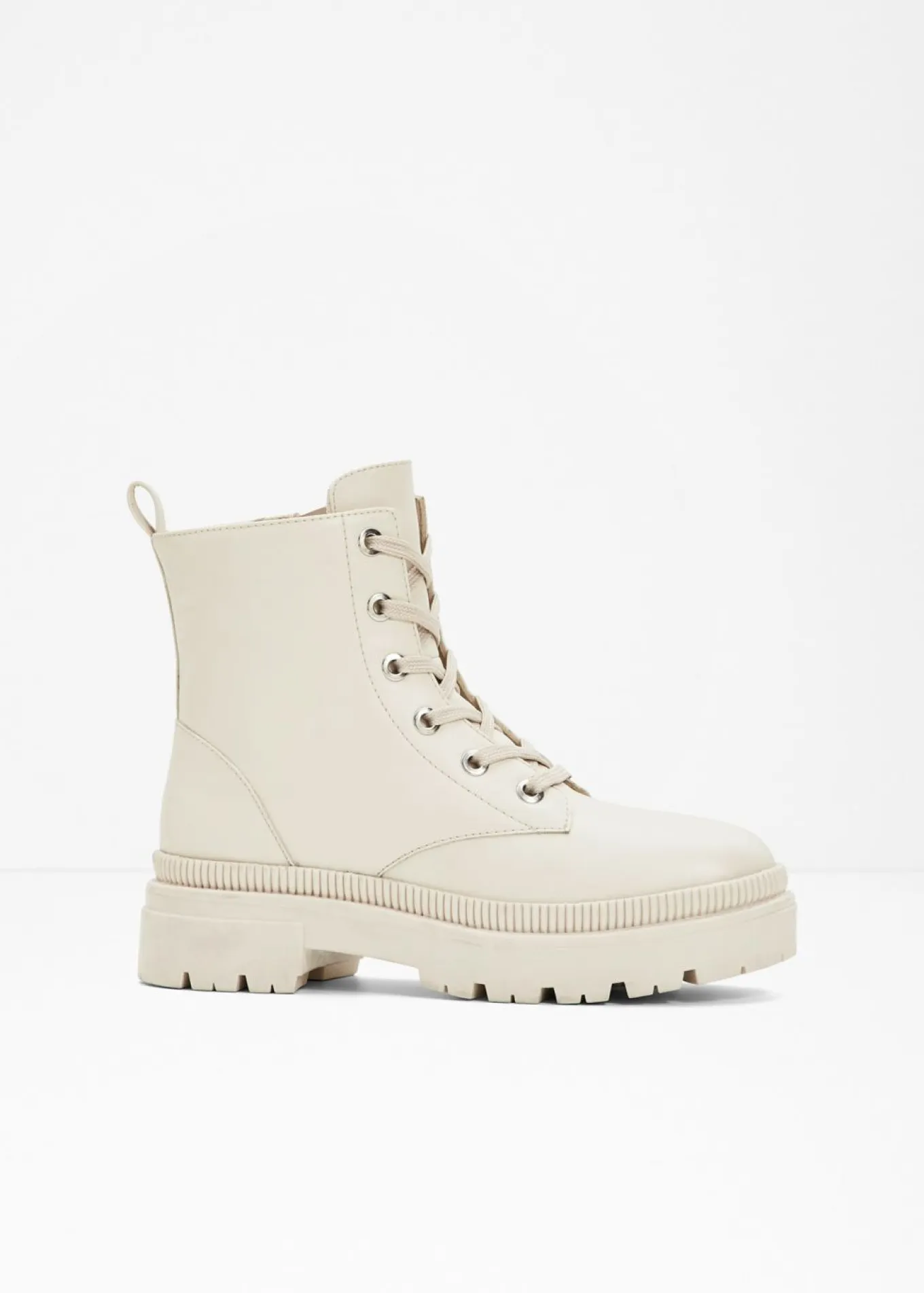 Botas con cordones y suela perfilada