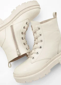 Botas con cordones y suela perfilada
