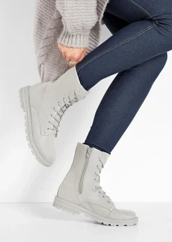 Botas con cordones y suela perfilada