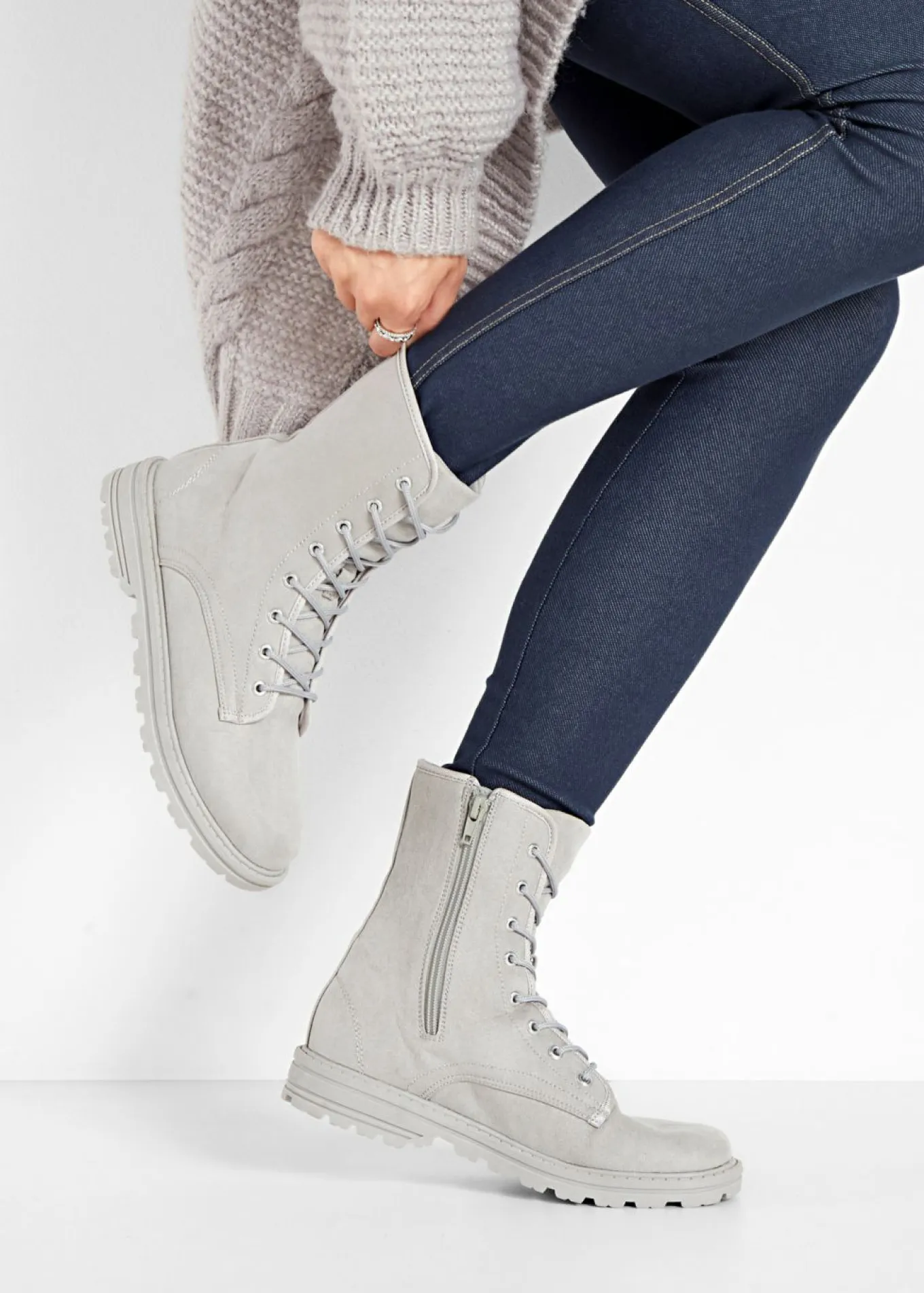 Botas con cordones y suela perfilada