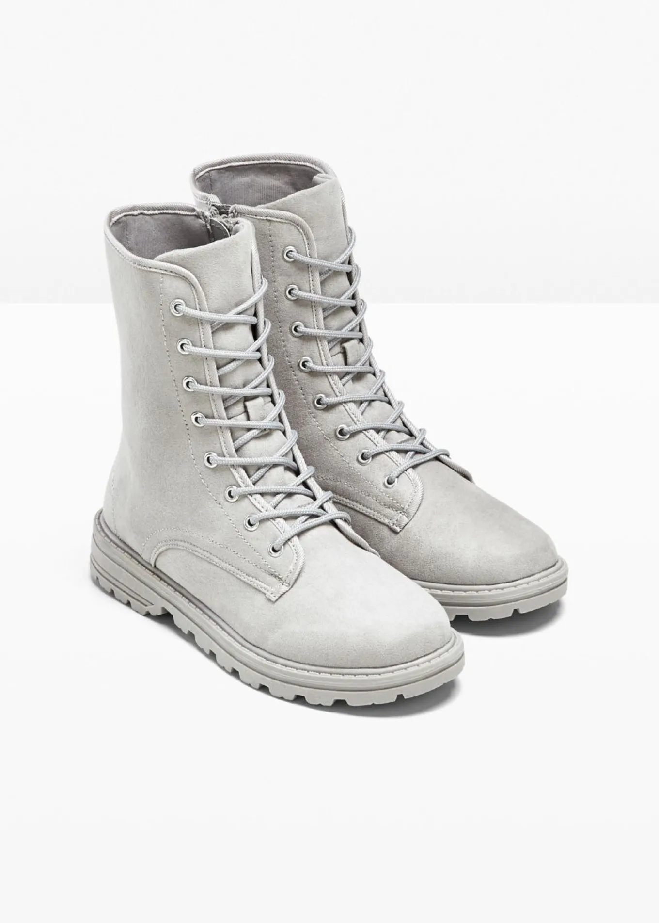 Botas con cordones y suela perfilada