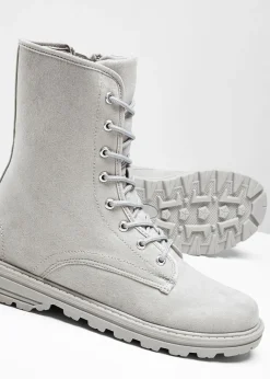 Botas con cordones y suela perfilada