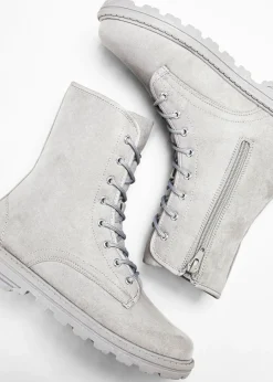 Botas con cordones y suela perfilada