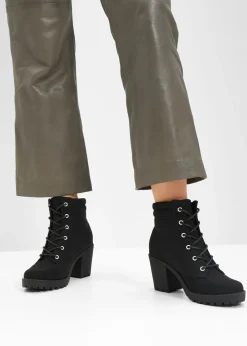 Botas con cordones y tacón ancho