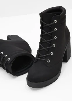 Botas con cordones y tacón ancho