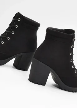 Botas con cordones y tacón ancho