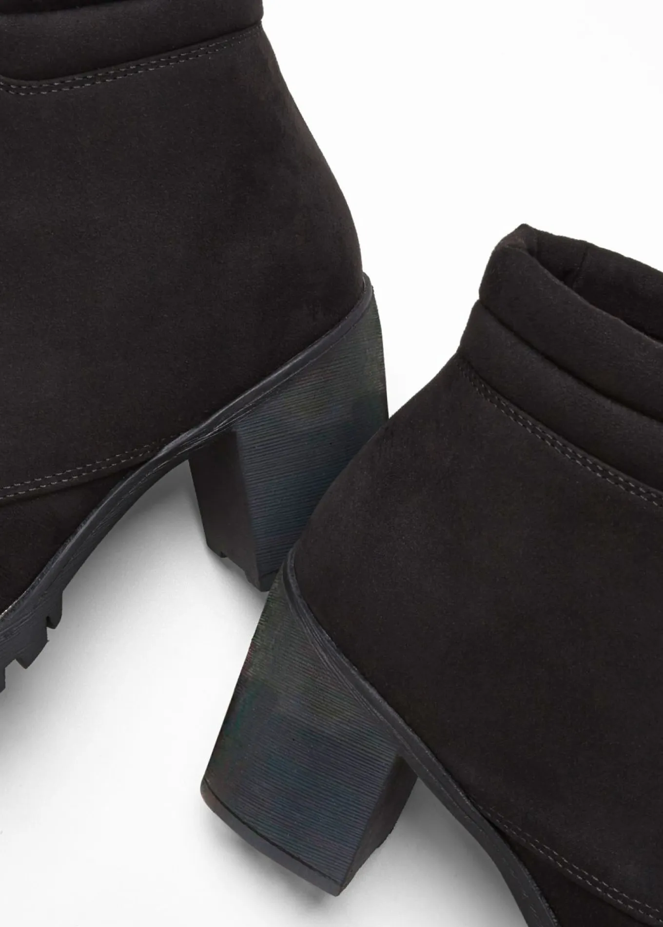 Botas con cordones y tacón ancho