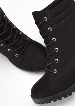 Botas con cordones y tacón ancho